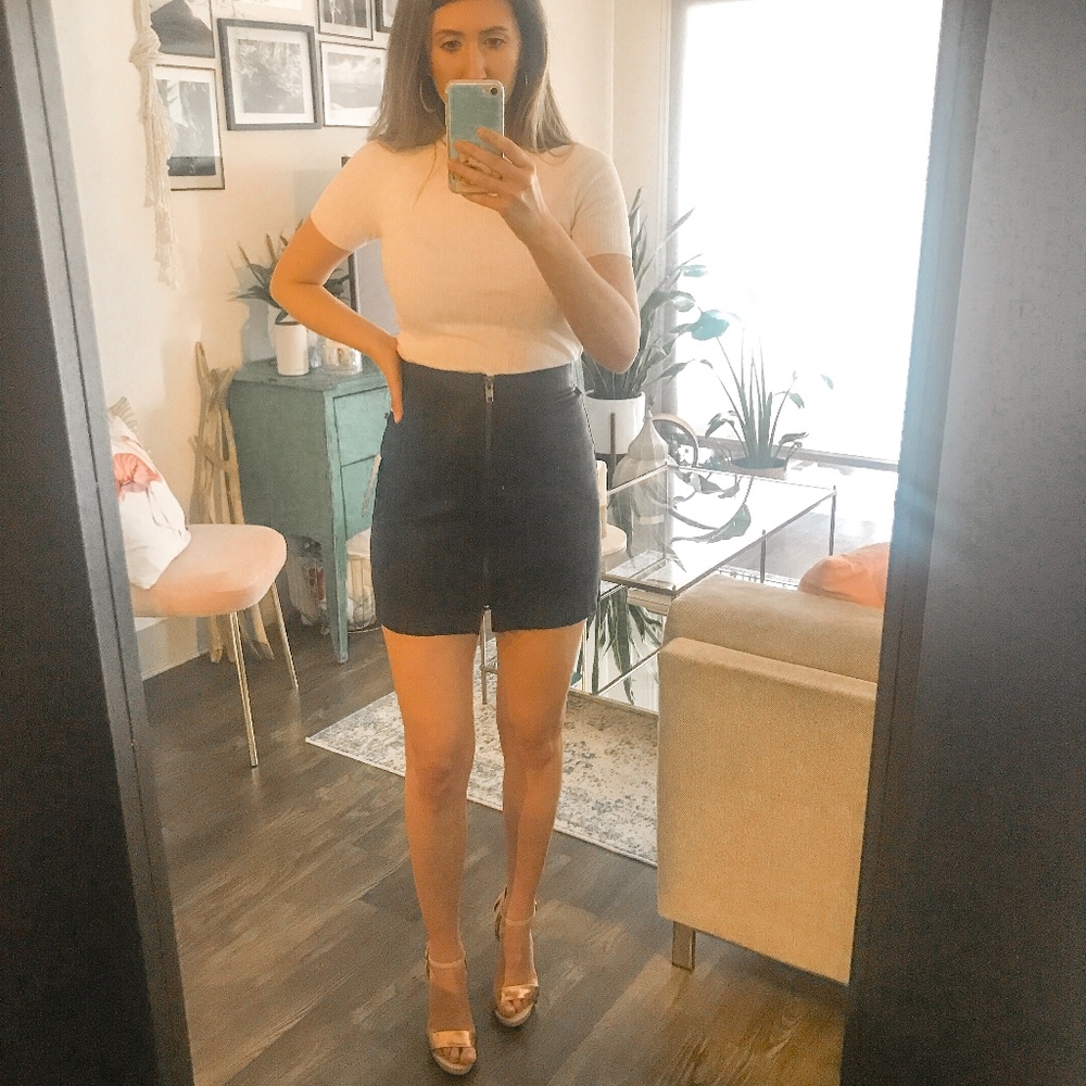 ✨SALE Front Zip Faux Leather Skirt